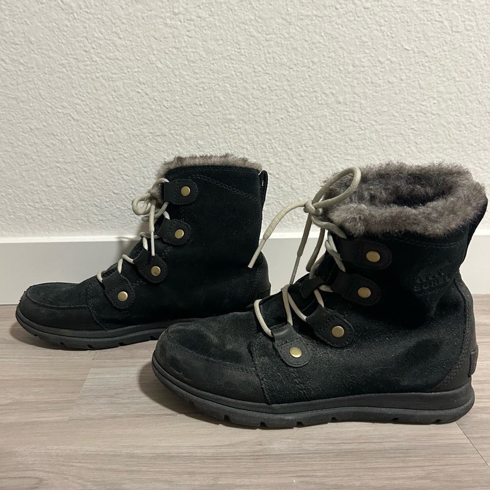 Sorel Explorer Joan Black Lace-Up Boots with Faux Fur Trim - Size 8.5